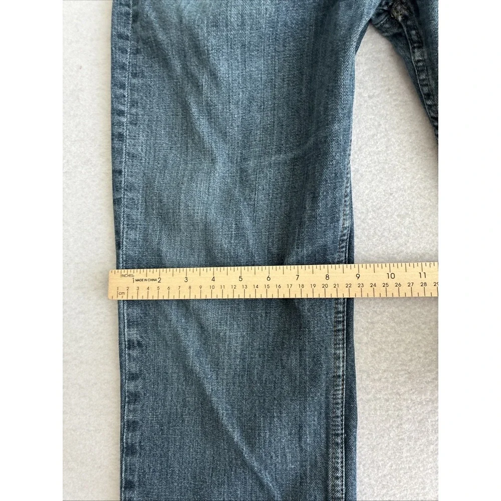 Levis features style